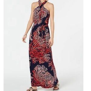 Super long stretchy material ties around ur neck.